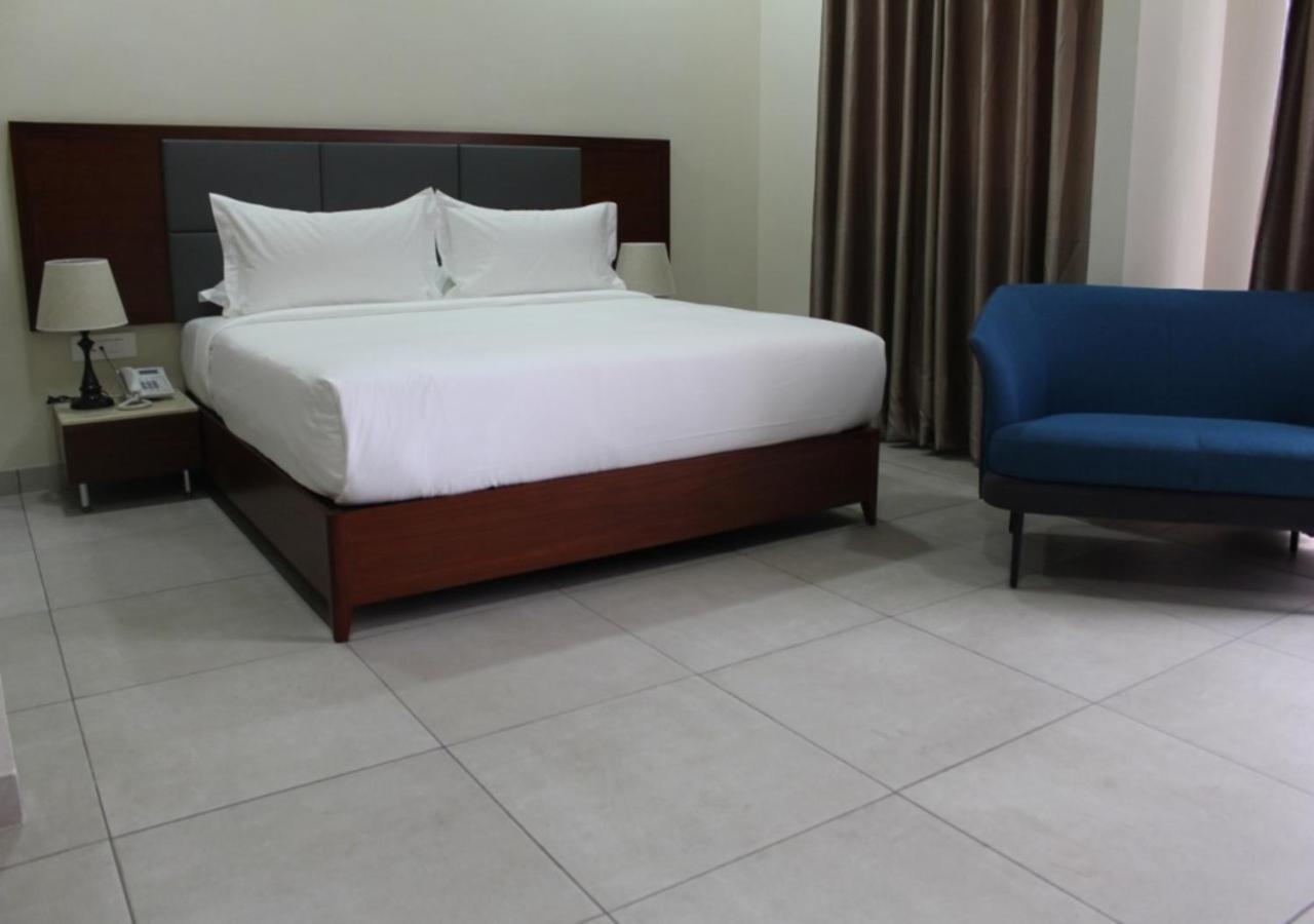 Ixoras Hotel كينشاسا المظهر الخارجي الصورة
