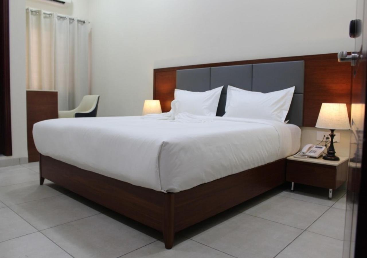 Ixoras Hotel كينشاسا المظهر الخارجي الصورة