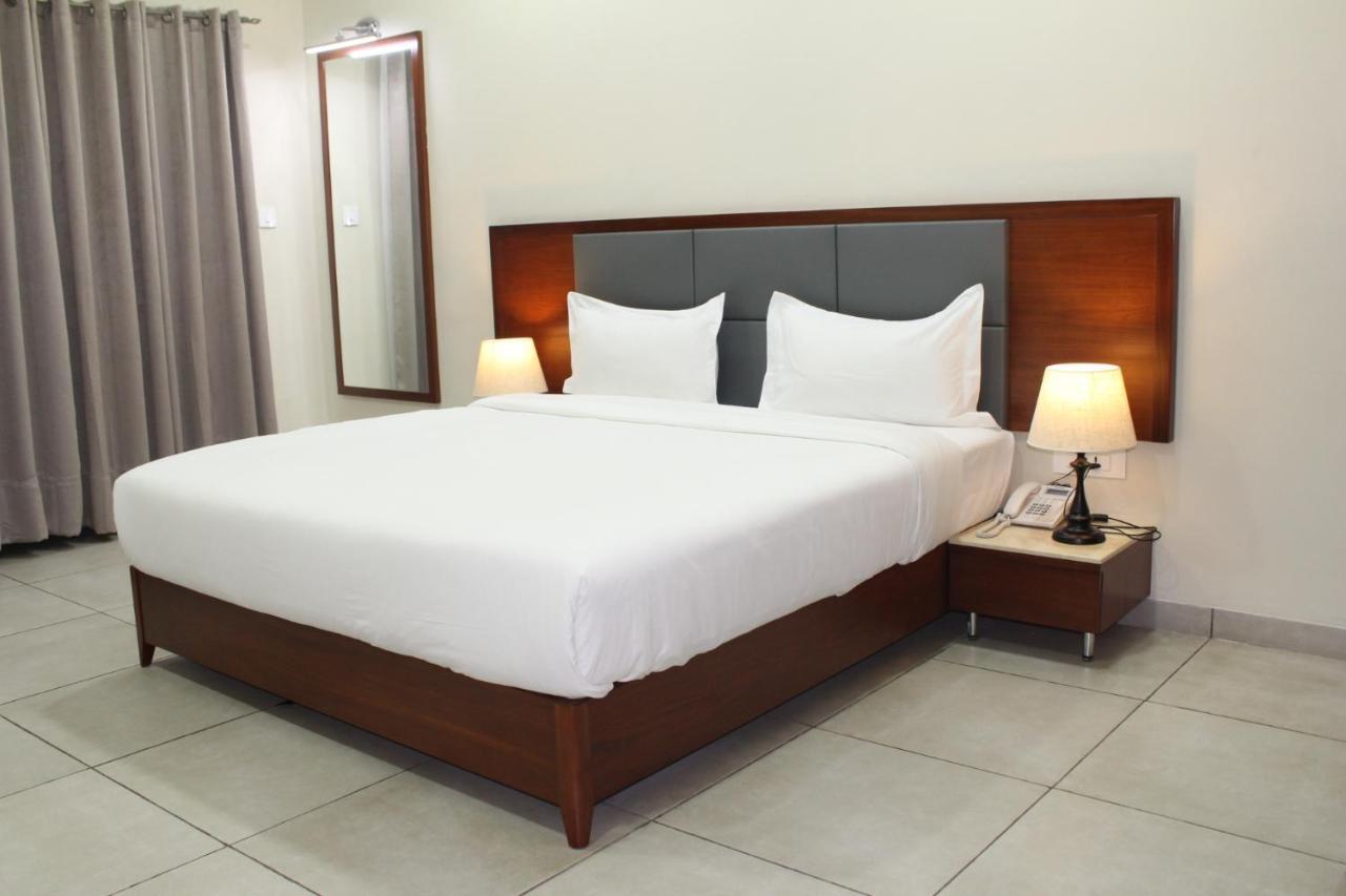 Ixoras Hotel كينشاسا المظهر الخارجي الصورة